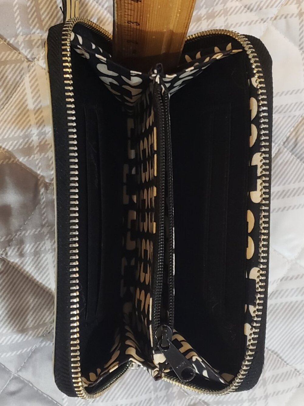 Vera Bradley Black Faux Leather Zip around wristlet wallet with wrist strap - Picture 4 of 8
